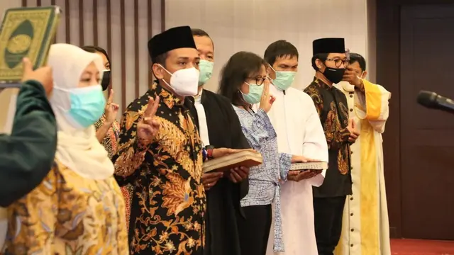 Kementerian Ketenagakerjaan resmi melantik dan mengambil sumpah 449 pejabat administrator (eselon 3) dan pengawas (eselon 4) ke dalam jabatan fungsional di lingkungan Kemnaker, Rabu (30/12/2020) di Jakarta.