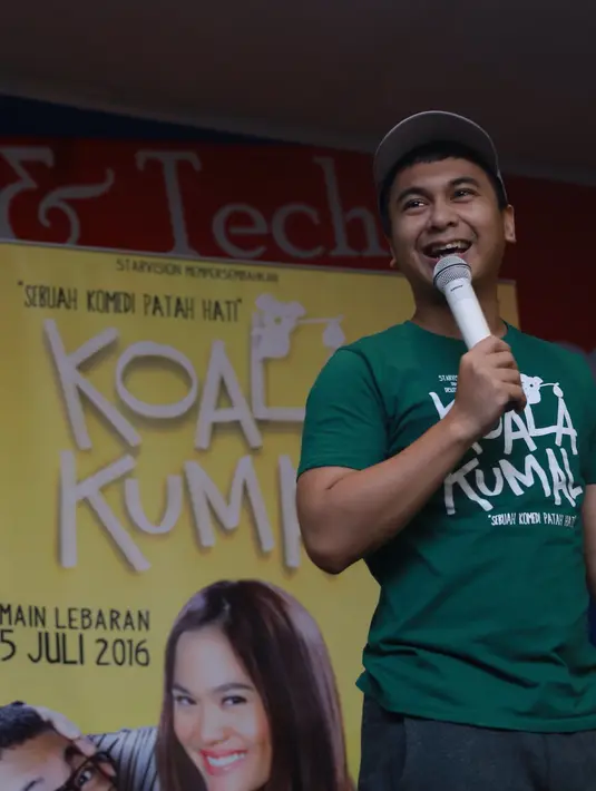 "Ya diisi dengan kegiatan yang positif aja ya. Layaknya orang (pasangan) normal lainnya," tutur Raditya. (Galih W Satria/Bintang.com)