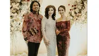 6 Potret Ibunda Joshua Suherman yang Jadi Sorotan, Awet Muda dan Berhati Mulia