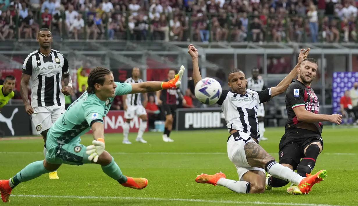 Ante Rebic mencetak gol keduanya pada menit ke-68 dalam pertandingan ini setelah menerima umpan dari Brahim Diaz. Keunggulan 4-2 pun bertahan hingga laga usai.  (AP Photo/Antonio Calanni)