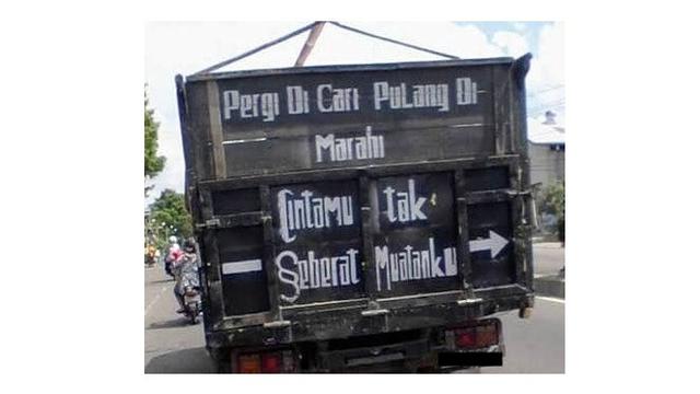 8 Tulisan Di Truk Ini Kocak Sekaligus Nyeleneh Bikin Senyum Senyum Sendiri Hot Liputan6 Com