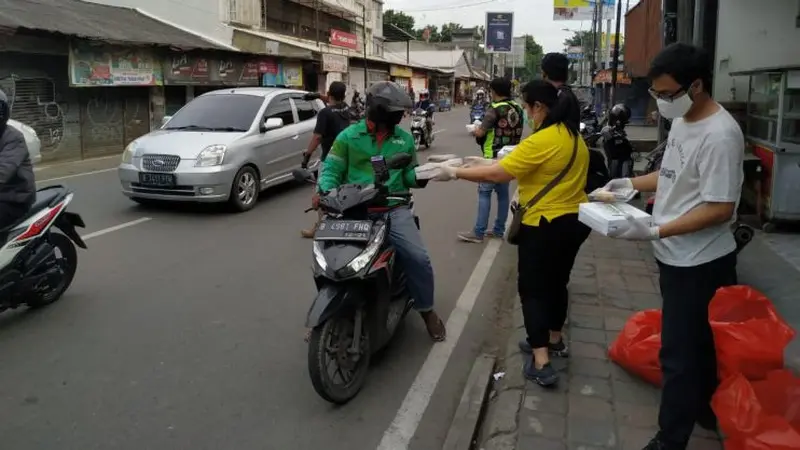 Evalube Bagikan Makanan Berbuka dan Sembako Untuk Masyarakat (Ist)