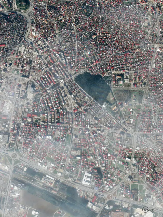 Citra Satelit Potret Kerusakan Besar Usai Gempa Turki, Korban Tewas Tembus 7200 Orang