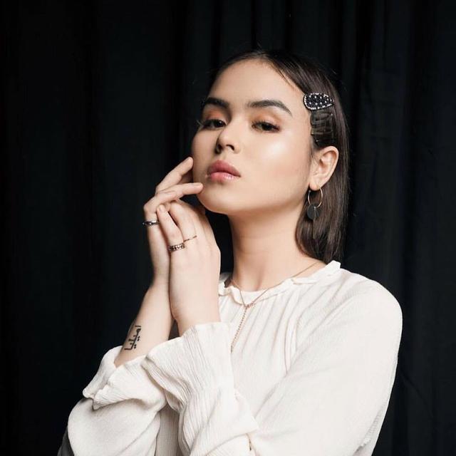 Disebut Netizen Mirip, Ini 6 Pesona Amanda Rawles dan Mendiang Laura Anna