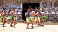 Ilustrasi suku bangsa di Indonesia (Photo by Lucia Barreiros  Silva: https://www.pexels.com/photo/indigenous-people-dancing-together-12434691/)