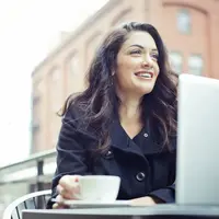 Hati-hati ya girls saat berbelanja onlie. (via. Huffington Post)