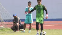 I Made Wirawan saat berlatih bersama Persib Bandung. (Bola.com/Muhammad Ginanjar)