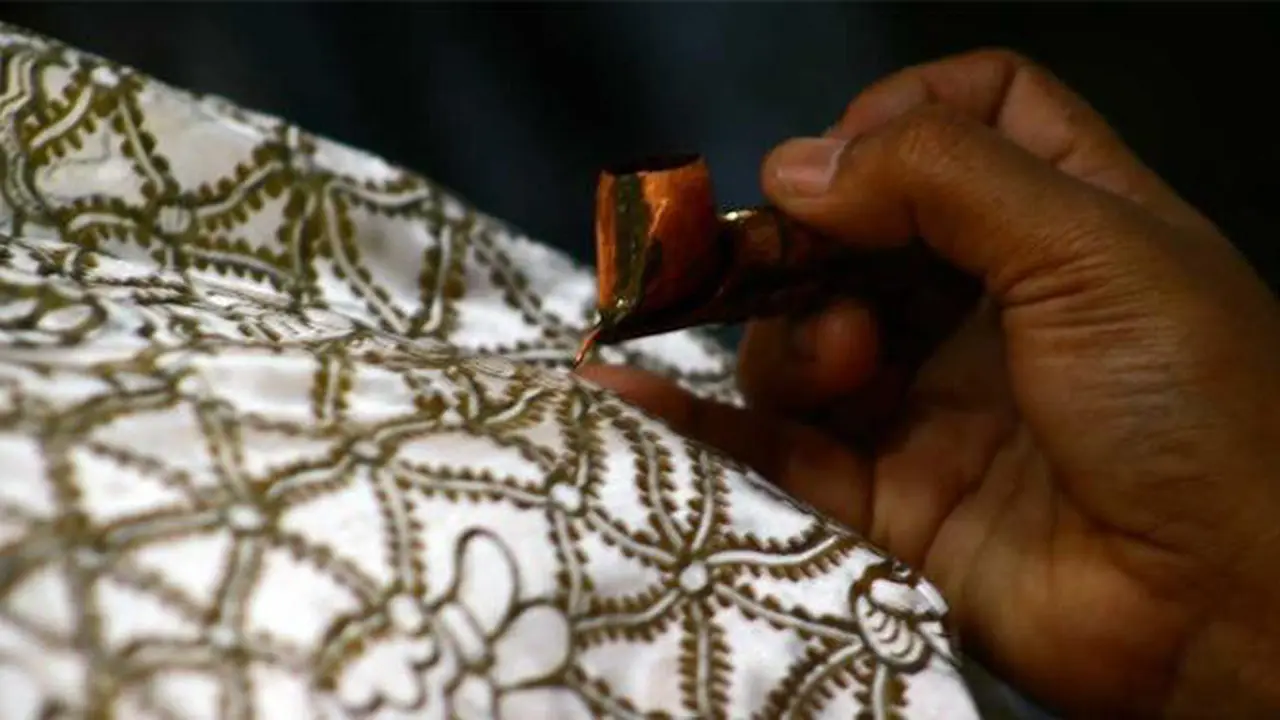 Selamat Hari Batik Nasional. (Sumber Foto: Liputan6)