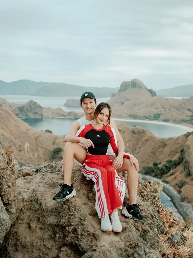 Cinta Laura rayakan ultah ke 30 bareng Arya Vasco di Labuan Bajo (Foto: @ajimumpun9_via instagram claurakiehl)