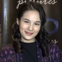 Chelsea Islan akan memerankan karakter cinta pertama Pak BJ Habibie yang bernama Ilona dalam film ‘Rudy Habibie’. Kabarnya, demi mendalami peran ini, Chelsea akan mengubah warna rambut dan belajar bahasa Jerman.