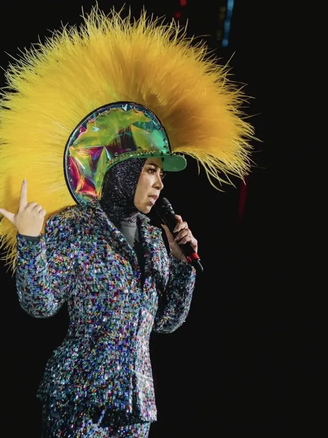 Melly Goeslaw saat Konser di Malaysia, credit: @nasikilla