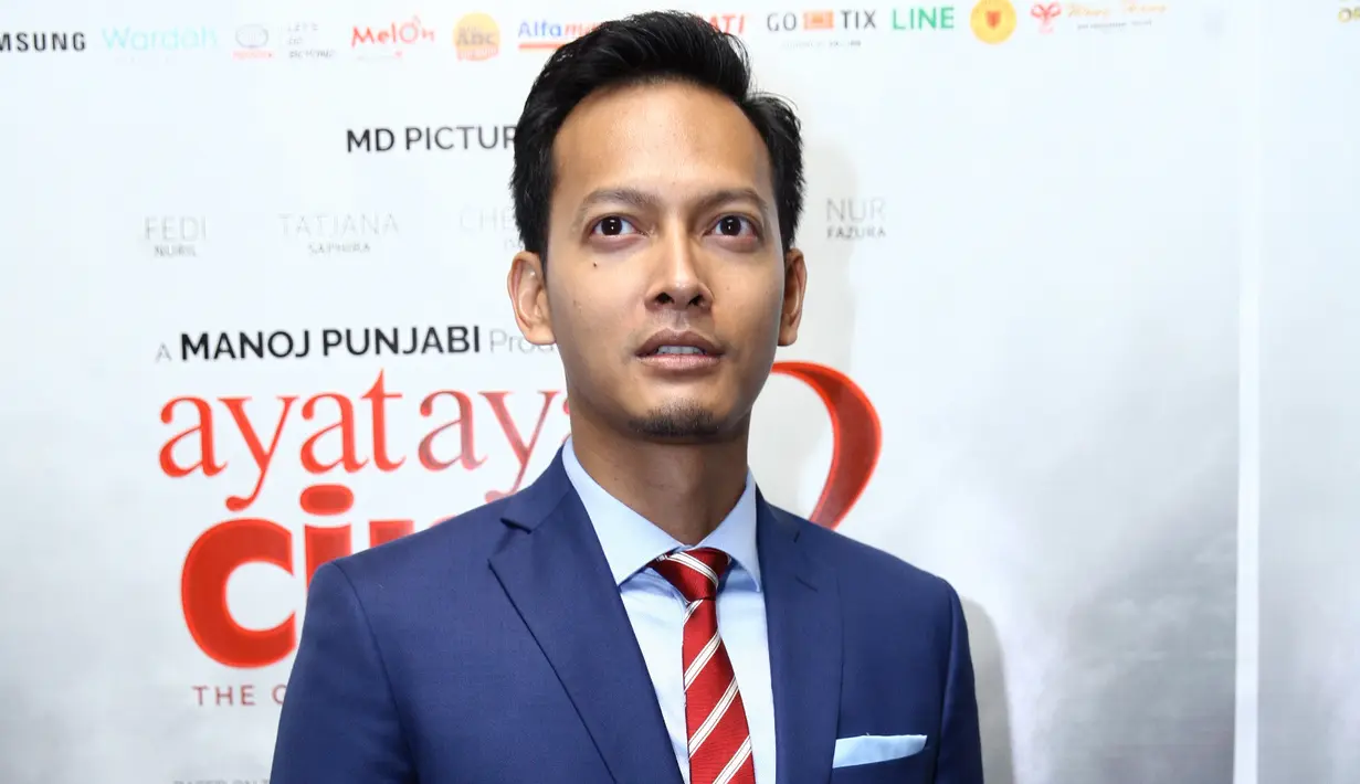 Film Ayat-Ayat Cinta 2 dirilis setelah film pertamanya sukses pada 2008 lalu. Di film kali ini, terdapat beberapa tambahan karakter baru seperti sosok Kheira (Chelsea Islan), Dewi Sandra (Sabina), dan Hulya (Tatjana Saphira). (Nurwahyunan/Bintang.com)