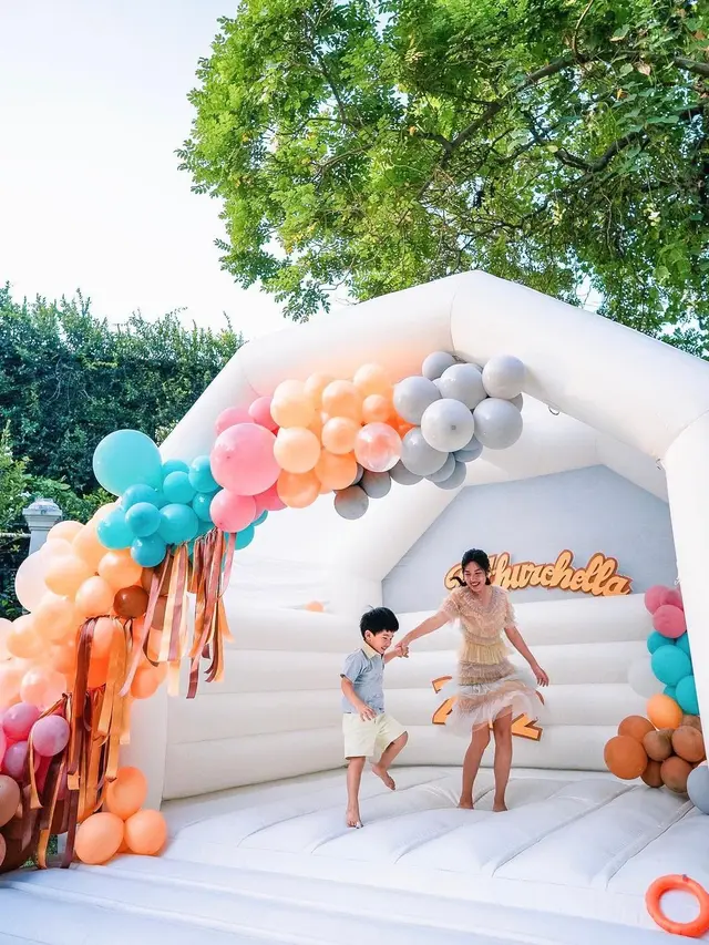 6 Potret Perayaan Ultah ke-3 Anak Chef Arnold, Meriah Penuh Warna