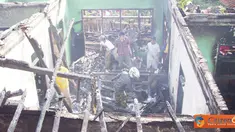 Citizen6, Garut: Rumah milik Abdurroman (50) habis dilalap si jago merah. Diduga api berasal dari tumpukan kursi diluar rumah sehingga merembet keseluruh rumah. (Pengirim: Dede Dian Iskandar)