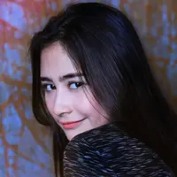 “Aku ingin dikenal sebagai sosok yang cerdas aja. Aku ingin bisa diperhitungkan dalam dunia entertainment. Aku berkarier di dunia entertainment, nggak mau mengeluarkan karya yang 'ngasal' (asal-asalan). “ ujar Prilly. (Galih W. Sastria/Bintang.com)