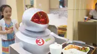 Bagaimana rasanya makan di sebuah restoran dengan diladeni oleh pelayan berupa robot?