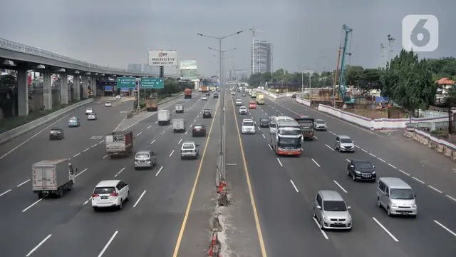 FOTO: Pandemi COVID-19 Turunkan Volume Kendaraan di Jalan Tol