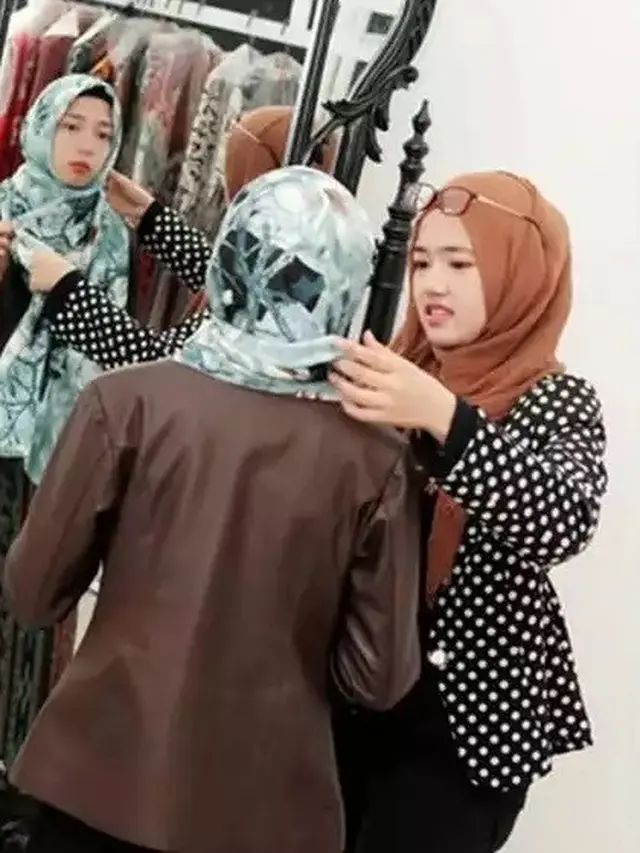 Ipeh Si Entong Pakai Hijab