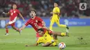 Hingga babak pertama berakhir, kedua tim sama-sama gagal membuat gol sehingga laga berakhir dengan skor 0-0. (Liputan6.com/Helmi Fithriansyah)