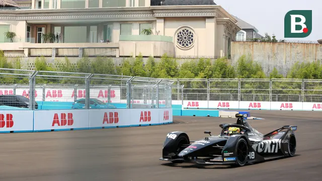 Foto: Tak Bisa Nonton Langsung Formula E Jakarta 2022 ke Sirkuit, dari Balkon Rumah pun Jadi, Gratis Pula