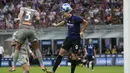 Rekrutan kedua anyar Inter Milan yang menghasilkan gol dalam laga debutnya adalah Edin Dzeko yang dibeli dari AS Roma. Dirinya pun berhasil menggetarkan gawang Genoa  pada menit ke-87. (Foto: AP/Antonio Calanni)