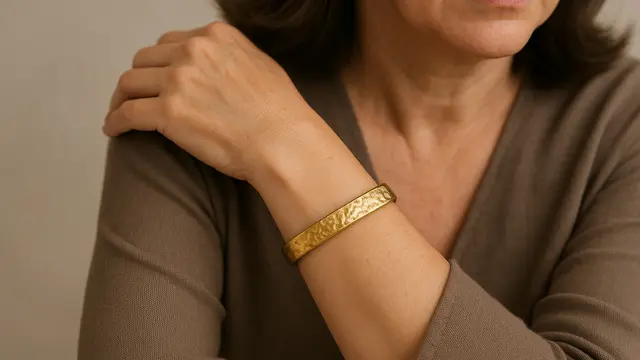 Gelang Emas Model Klasik Palang untuk Ibu-Ibu 40 Tahun ke Atas/Ilustrasi gambar oleh AI