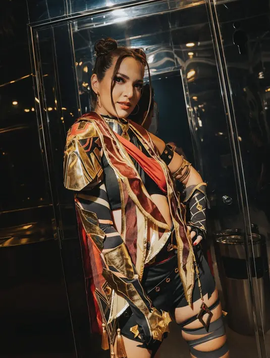 Untuk totalitas dalam acara tersebut, perempuan tiga orang anak itu mengenakan kostum tokoh aime. Istri Ardi Bakrie itu tampil all out dan stunning abis. [Instagram/ramadhaniebakrie]