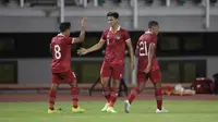 Dengan kemenangan 4-0 atas Timnas Timor Leste U-20, Timnas Indonesia U-20 sementara menempati posisi kedua di klasemen sementara Grup F di bawah Vietnam. Sama-sama mengantongi 3 poin, namun Vietnam unggul selisih gol usai menang 5-1 atas Hong Kong. (Bola.com/Ikhwan Yanuar)