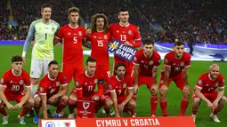 Formasi ini juga pernah tertangkap kamera ketika Kualifikasi Euro 2020. Saat itu Timnas Wales sedang berhadapan dengan Timnas Kroasia. Pose Ben Davies dan Tom Lockyer terkesan tak kompak dengan yang lain, serta barisan belakang yang kurang bergeser selangkah ke kanan. (Foto: AFP/Geoff Caddick)