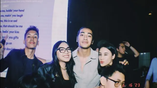 Abidzar Al Ghifari di Tempat Karaoke