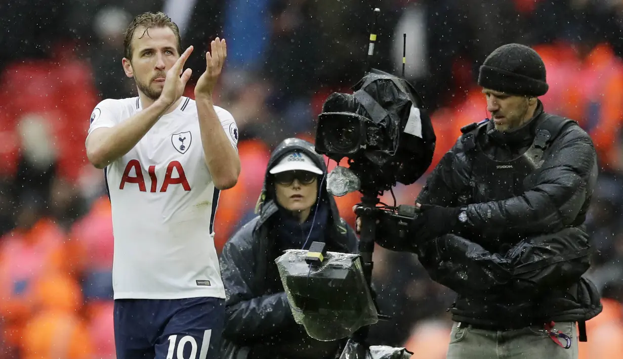 1. Harry Kane (Tottenham Hotspur) - 23 Gol (2 Penalti). (AP/Matt Dunham)