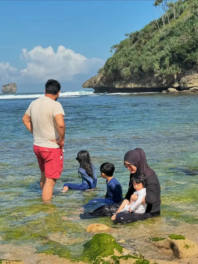 7 Potret Ryana Dea Mendadak Mudik ke Malang, Main ke Pantai dan Gunung Bareng Anak