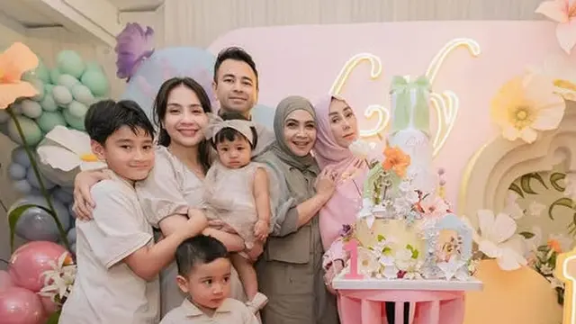 Lily Putri Nagita Slavina Jadi Baby Dior dengan Total Outfit Hampir Rp30 Jutaan. [@raffinagita1717]