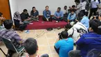 Ketua MPR, Zulkifli Hasan (tengah) berdialog dengan wartawan di Kompleks Parlemen Senayan, Jakarta, Senin (22/12/2014).(Liputan6.com/Andrian M Tunay)