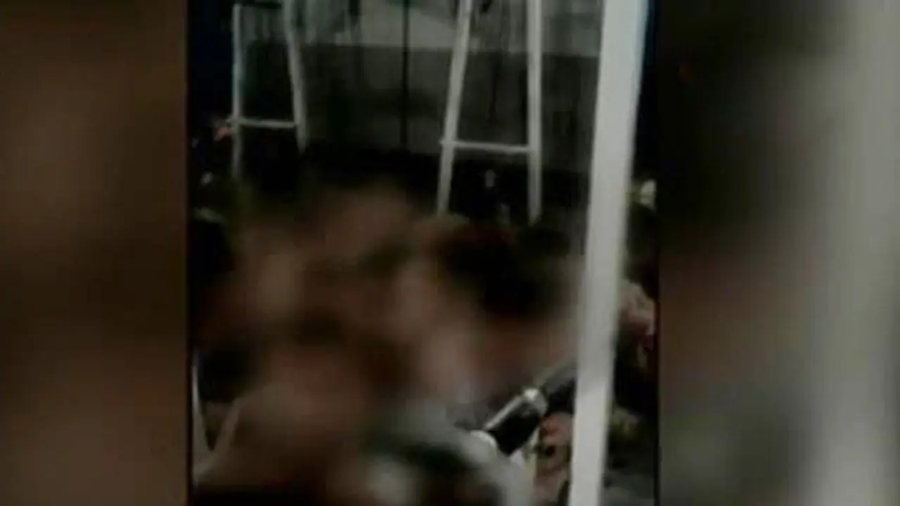 Polisi Gerebek 141 Orang Tanpa Busana saat Pesta Sesama Jenis 