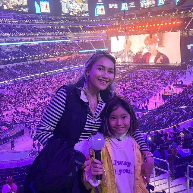 Ayu Ting Ting Nonton Konser BTS di Amerika (Foto: Instagram/@ayutingting92)