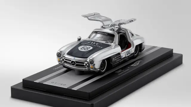 Jam Tangan dengan Tampilan Racing Kolaborasi IWC Schaffhausen dan Hot Wheels Edisi Terbatas