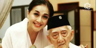 Kabar duka datang dari artis Paramitha Rusady, sang ayah meninggal dunia pada usia 92 tahun.