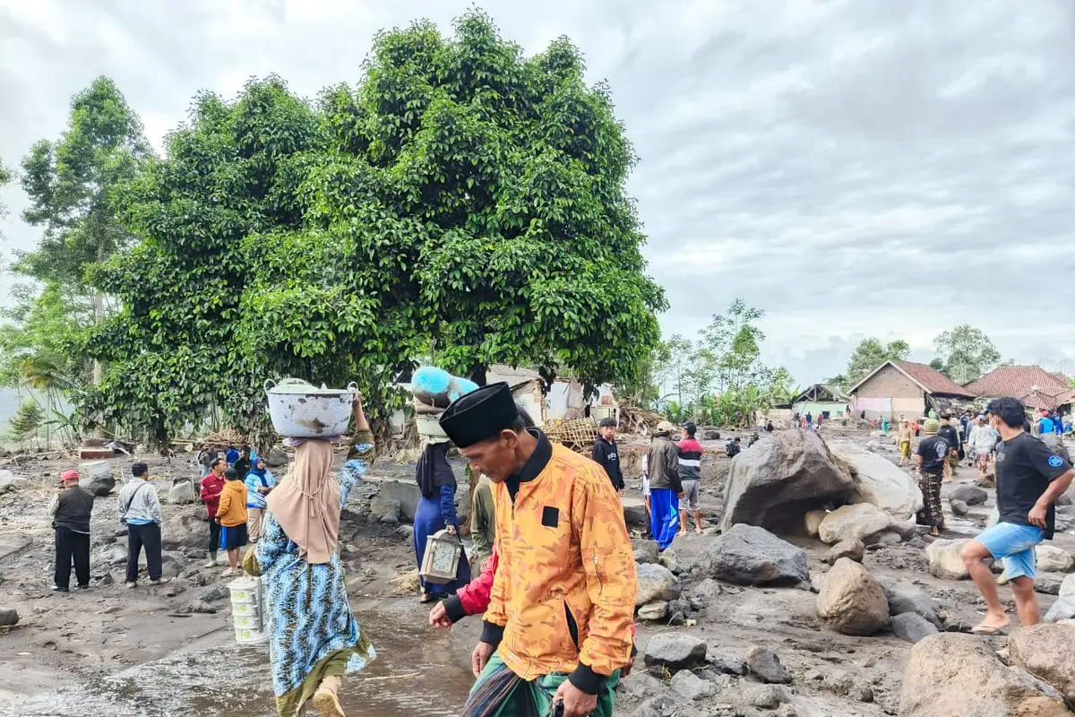 Kondisi dusun Lumajang porak poranda diterjang abu vulkanik Semeru. (Istimewa)