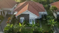 Desain Rumah Tipe 70 di Tanah Persegi Panjang Gaya Tropis Asri (Image by Gemini)