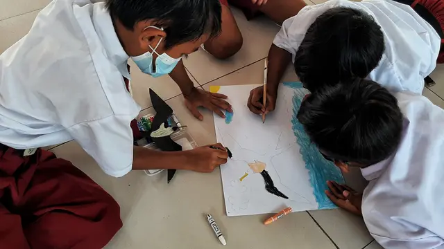Cegah Kepunahan Cikalang Christmas, Komunitas Burung Laut Edukasi Pelajar di Pulau Untung Jawa