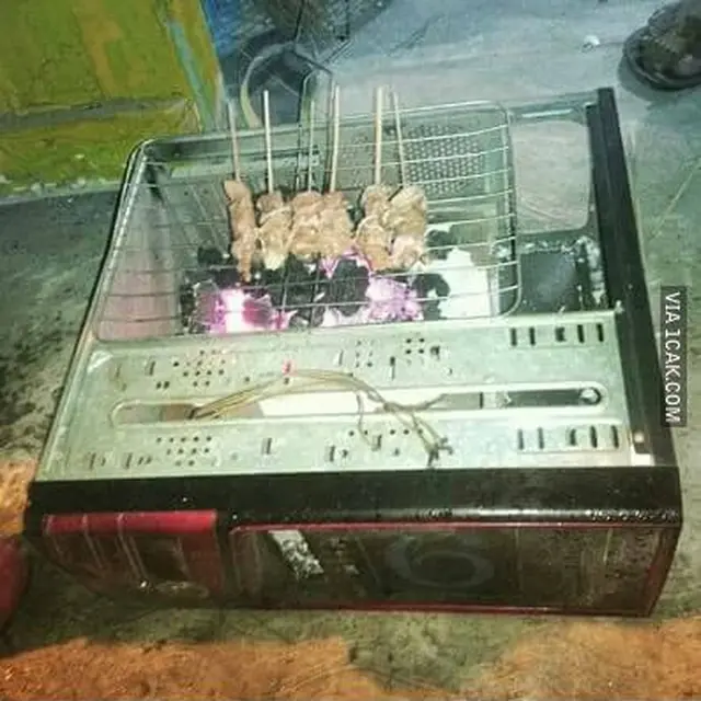 6 Cara Nyeleneh Bakar Sate Ini Bikin Heran,