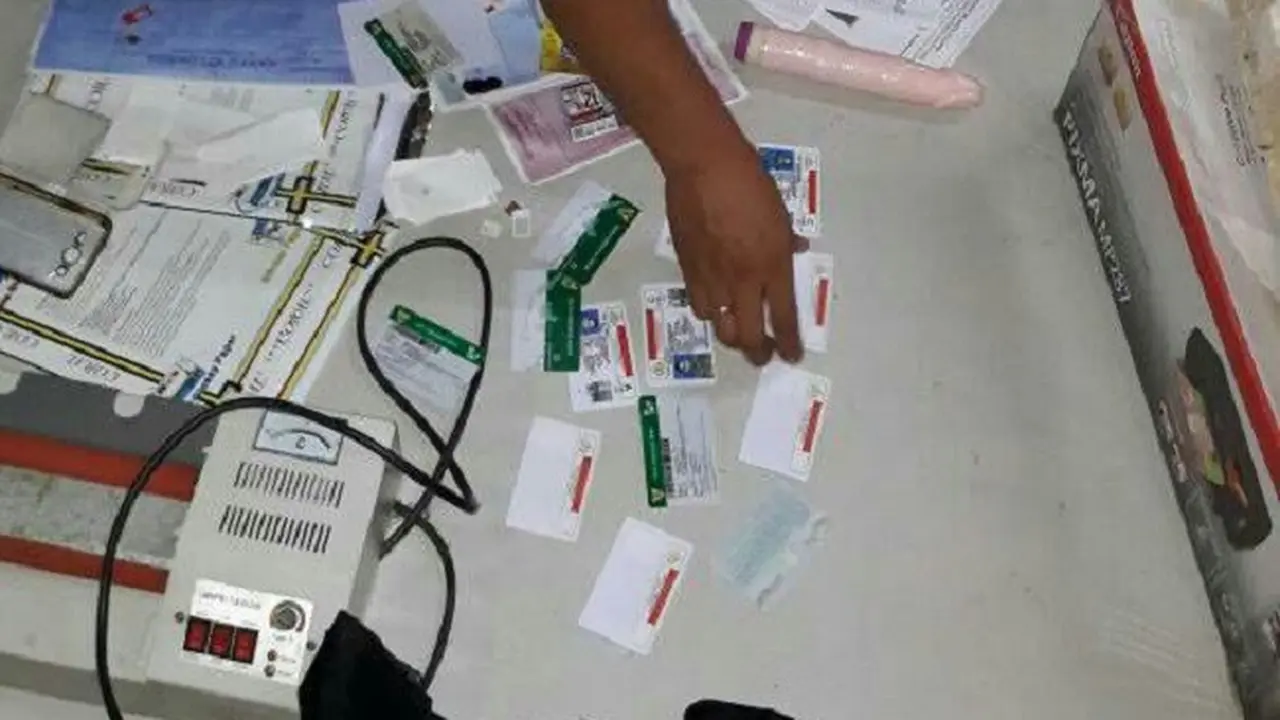 Tukang Foto Cari Tambahan dari Pembuatan SIM Palsu