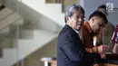 Pengacara Todung Mulya Lubis tiba di Gedung KPK untuk memenuhi pemeriksaan ulang, Jakarta, Jumat (22/12). Todung diperiksa terkait permintaan bantuan hukum oleh obligor BLBI maupun BPPN. (Liputan6.com/Faizal Fanani)