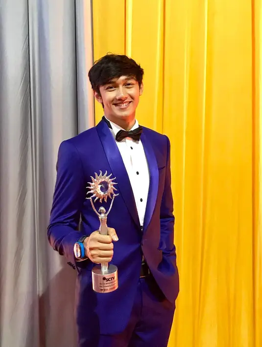 Sedangkan malam harinya, dimanfaatkan berkumpul dan makan bersama bareng keluarga besar. Ia juga belum tahu mau liburan kemana lantaran belum tahu berapa hari dapat liburnya. (Instagram/hitocaesar)