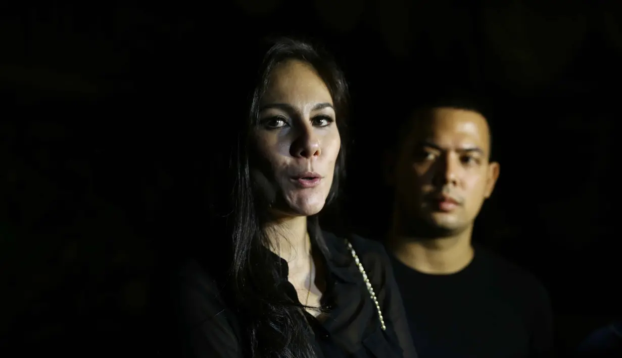 Saat hadir di acara pengajian Sabtu (10/6) malam, perempuan yang terus mengkampanyekan penyakit mematikan tersebut mengungkapkan rasa kehilangannya pada perempuan yang pantang menyerah berjuang melawan kanker. (Nurwahyunan/Bintang.com)