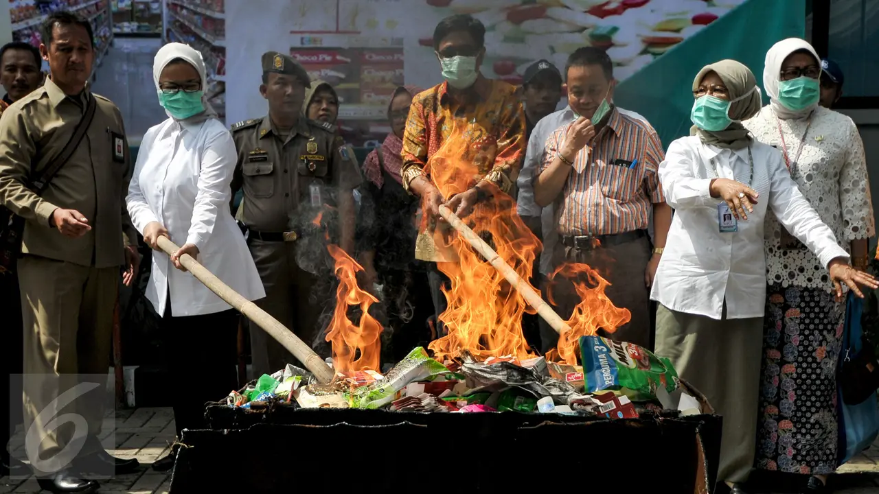 20160825-BPOM Bakar 300 Ribu Lebih Produk Pangan dan Kosmetik Ilegal-Jakarta