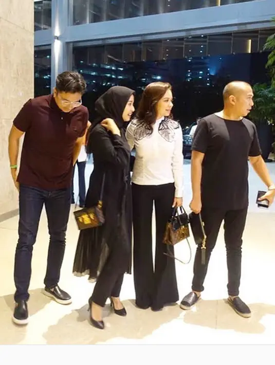 Jelang hari bahagianya yang akan dilaksanakan September mendatang, Laudya Cynthia Bella engan bicara panjang. Lantas apa yang menjadi alasan mantan kekasih Chiko Jerriko itu enggan bicara rencana pernikahannya. (Instagram)