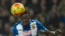 Pemain Espanyol, Pape Diop mencetak satu gol saat timnya megalahkan Athletic Bilbao 2-1  Pada Lanjutan La Liga Spanyol, di the Cornella-El Prat, Minggu (20/3/2016) dini hari WIB. (AFP/Curto De La Torre)