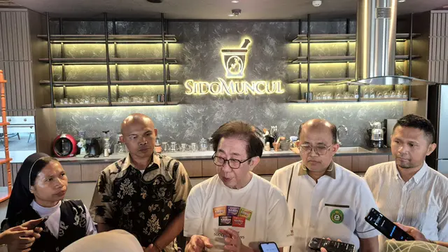 Direktur Utama Sido Muncul Dr. (H.C.) Irwan Hidayat